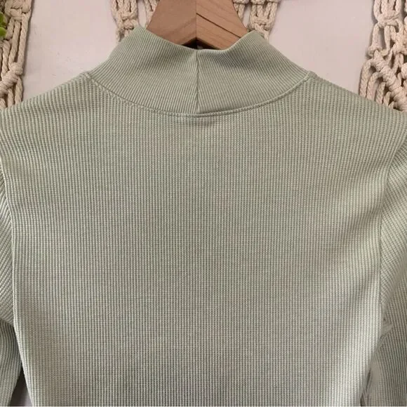 AMERICAN EAGLE Blizzard Mock Neck Rib Knit Cropped‎ Long Sleeve T-Shirt Green M - Picture 6 of 8